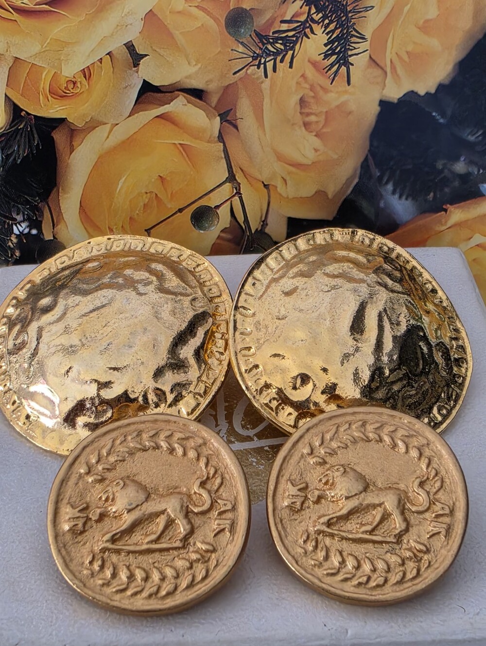 #2617, Vtg 80's gold plated Earrings, Lion Coin & Hammered Dome studs.